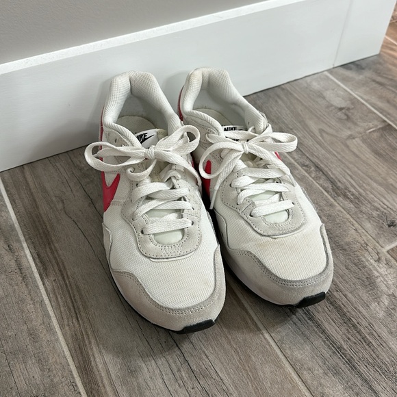 Nike Women’s Venture Racer - very good condition - Picture 5 of 6